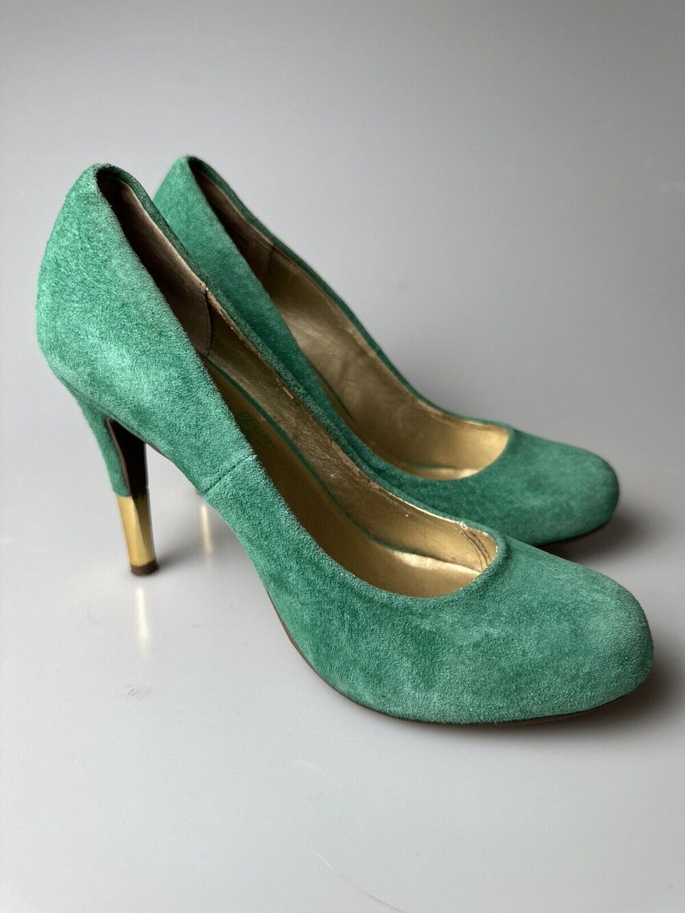 Seychelles Anthropologie Gold Tipped 4” Heel Green Suede Pumps size US 6.5